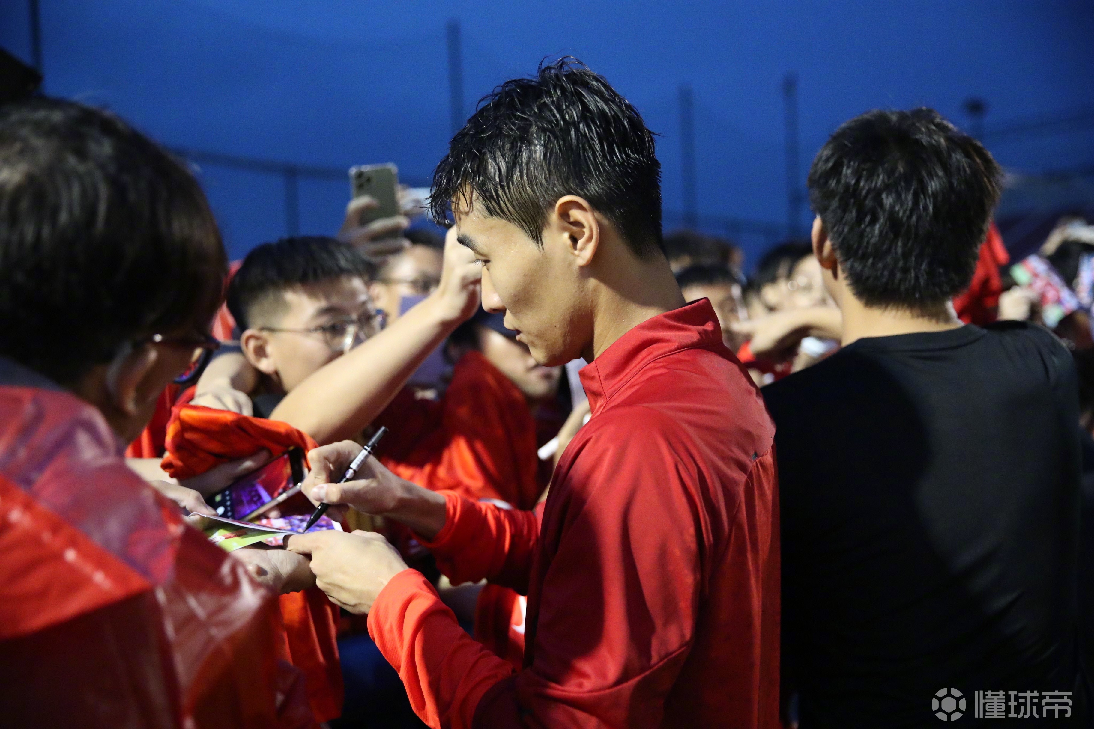 广州队训练开放日，赛前门线救险引欢呼，法甲在即，身体对抗强度拉满的简单介绍