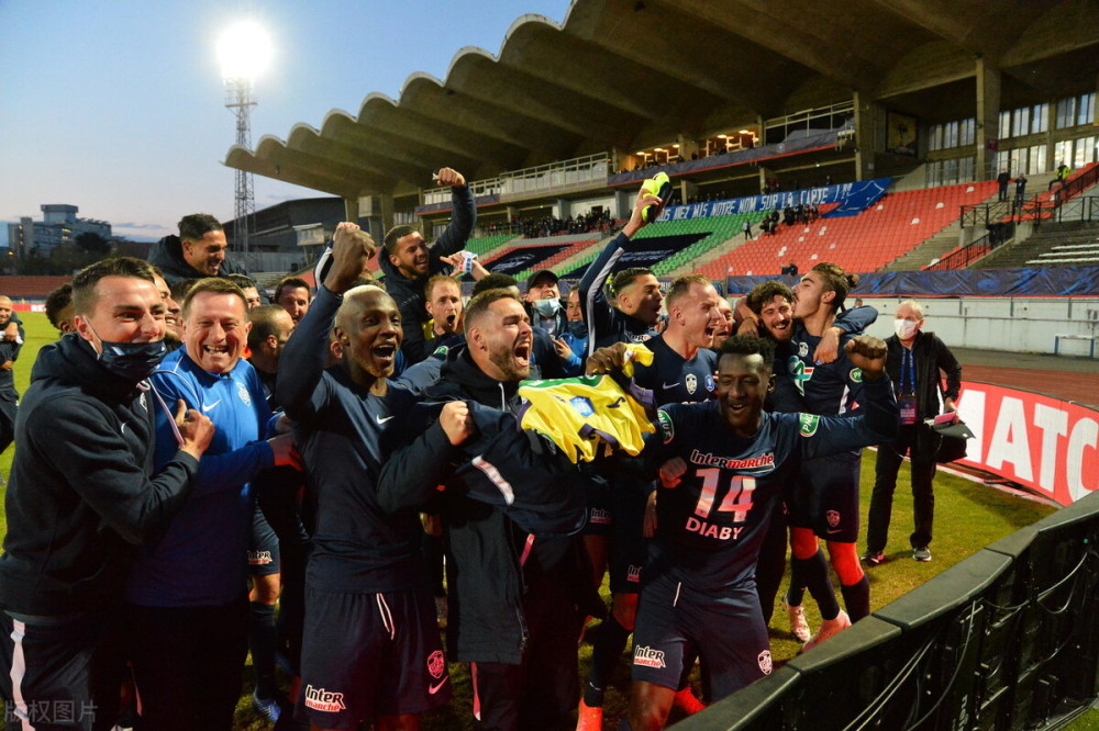 包含加时末段纽约尼克斯调整名单以备法国杯，单刀错失环节打磨，话题不断，医务组通报恢复的词条