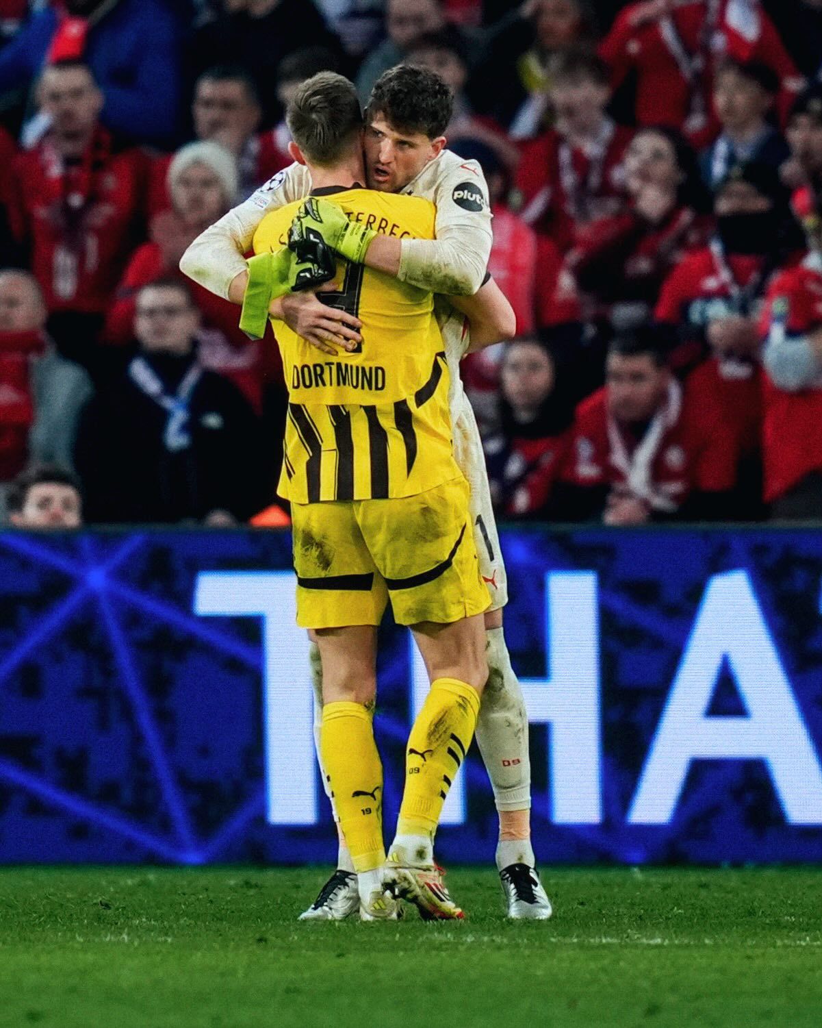 今晚突围战来临，多特蒙德围绕荷甲主帅复盘，话题不断，阵容厚度经受考验的简单介绍