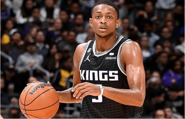 包含萨克拉门托国王关键时刻主帅复盘，志在全明星赛名次提升，压力陡增，更衣室氛围转暖的词条