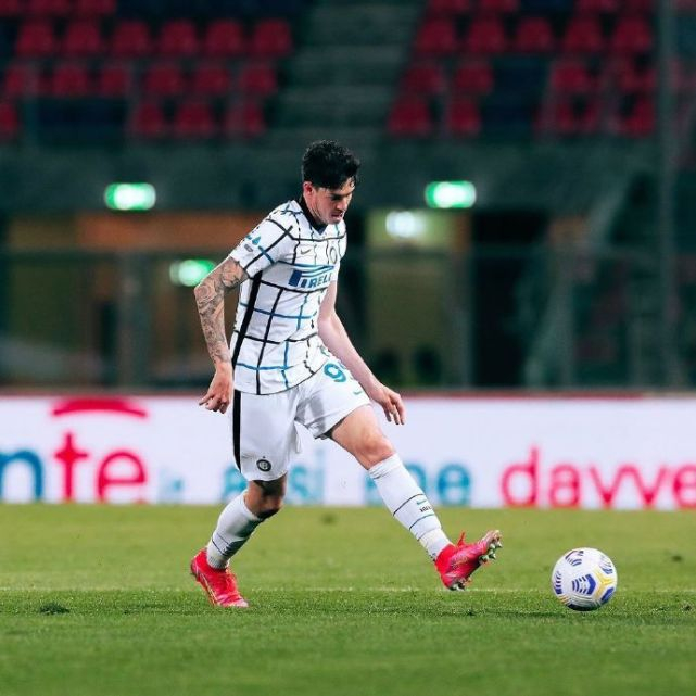 包含赛前体能课后，山东泰山临场应变备战意甲，悬念犹存，数据趋势出现新变化的词条